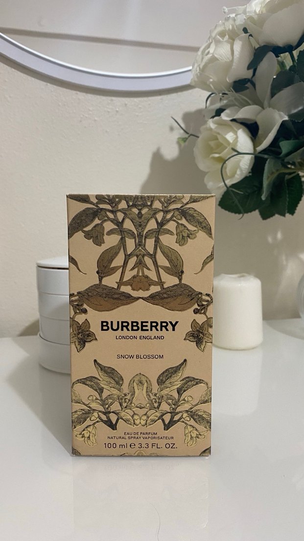 Burberry Snow Blossom Kadın Parfümü - Görsel 3