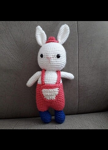 Amigurumi oyuncak tavşan 