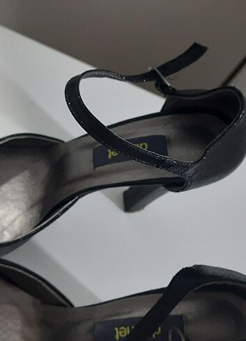 38 Beden Derinet marka yüksek topuk siyah parıltılı topuklu ayakkabı