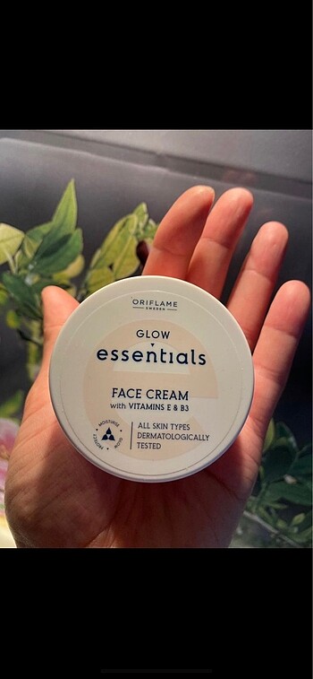 Glow Essentials E & B3 Vitaminli Yüz Kremi 75 ml