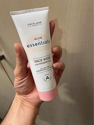 Glow Essentials E & B3 Vitaminli Yüz Yıkama Köpüğü