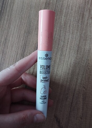 Essence volume booster maskara bazı
