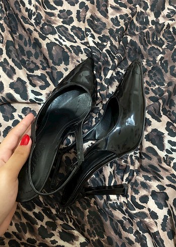 38 Beden Siyah Parlak Rugan Topuklu Stiletto