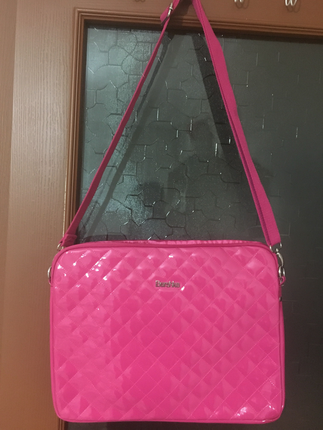 Bershka Bershka laptop çantası. Sadece 1 kere kullandım. Dolapta unutulm