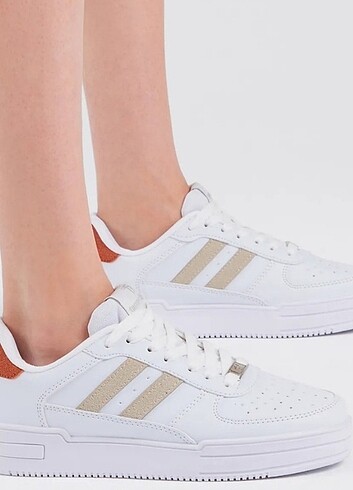 Beyaz sneaker