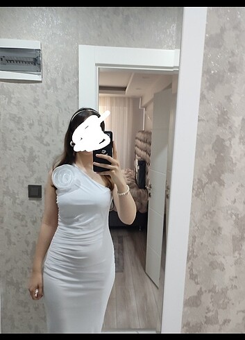 m Beden Beyaz güllü midi abiye