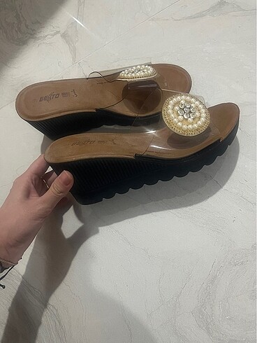 Yeni taşlı incili şeffaf topuklu terlik