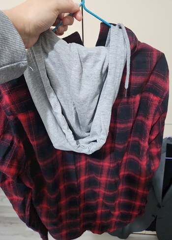 Düğmeli Kırmızı Batik Desenli Erkek Gömlek - Görsel 2