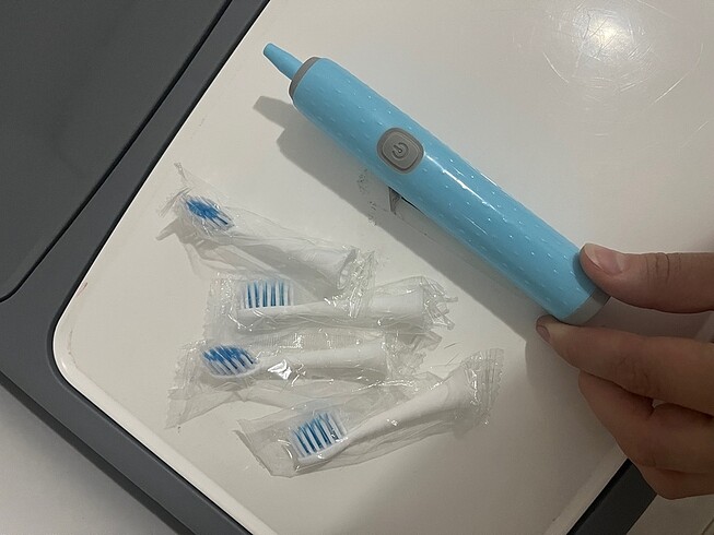 Pilli titreşimli diş fırçası