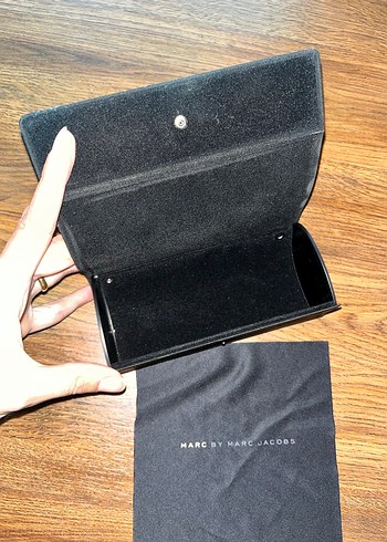 Marc Jacobs Siyah gözlük kabı - Görsel 8