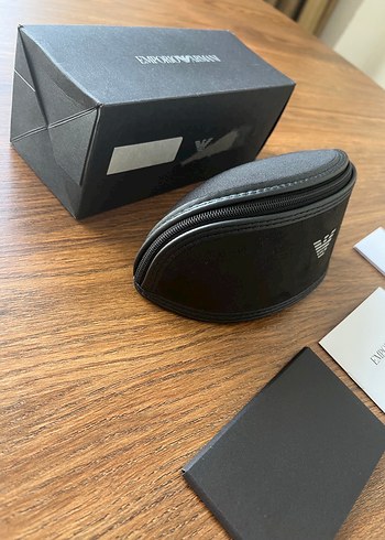 Emporio Armani Siyah Fermuarlı Gözlük Kutusu - Görsel 4