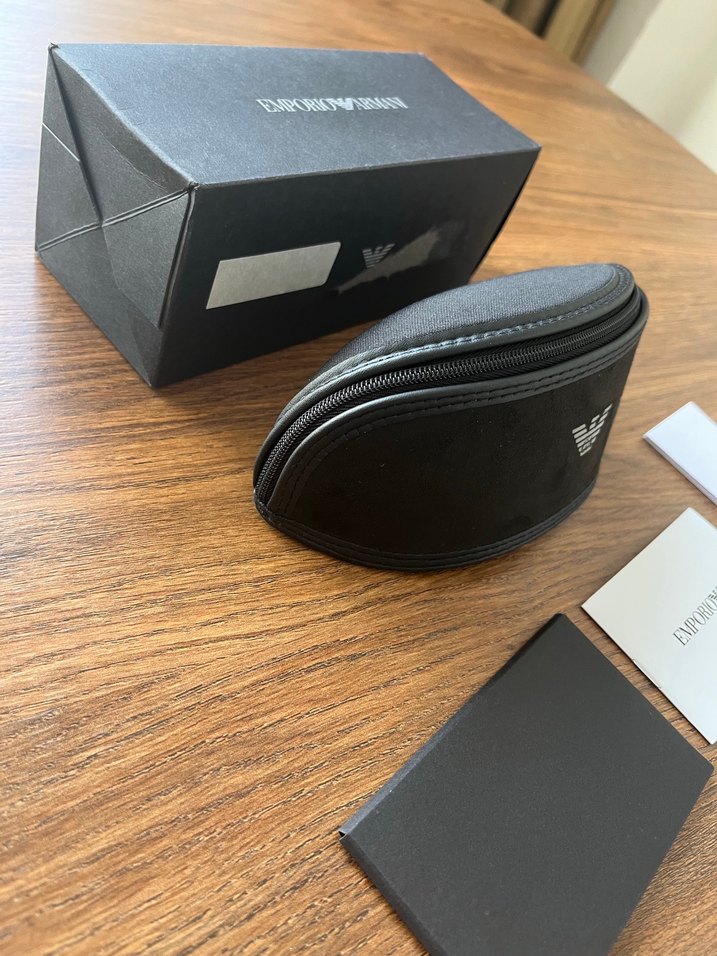 Emporio Armani Siyah Fermuarlı Gözlük Kutusu - Görsel 4