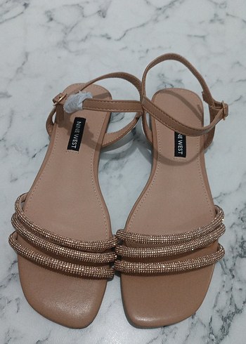 Nine West Nine West Bej Kadın Dolgu Topuklu Tokalı Sandalet