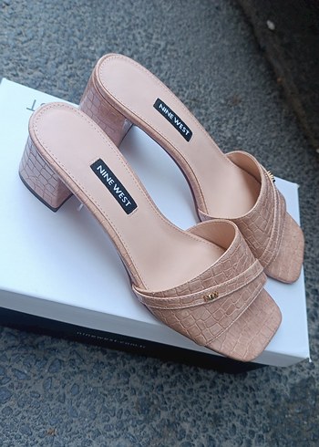 38 Beden Nine West Bej Yılan Desenli Topuklu Terlik