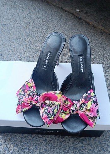 36 Beden Nine West Pembe Çiçekli Stiletto Kadın Terlik