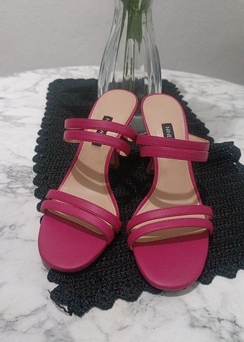 Nine West Kadın Pembe Tokalı Topuklu Terlik