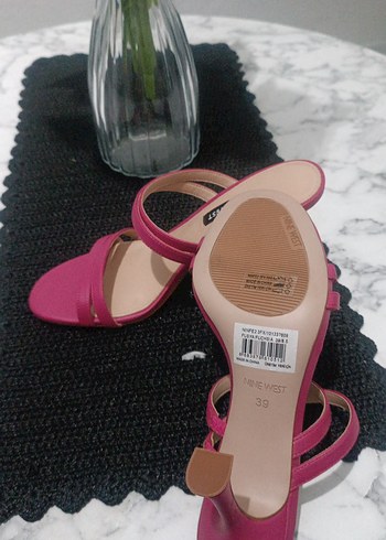 39 Beden pembe Renk Nine West Kadın Pembe Tokalı Topuklu Terlik
