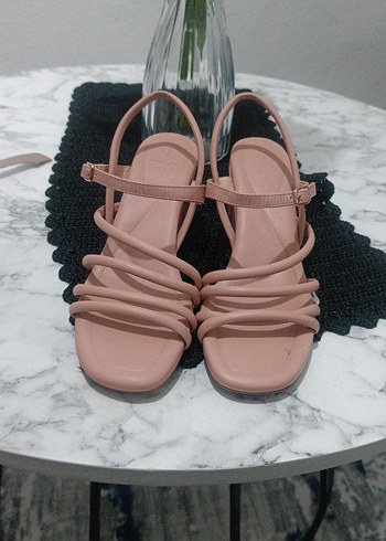 Nine West Bej Kadın Minimalist Topuklu Sandalet
