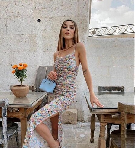 Yırtmaçlı elbise
