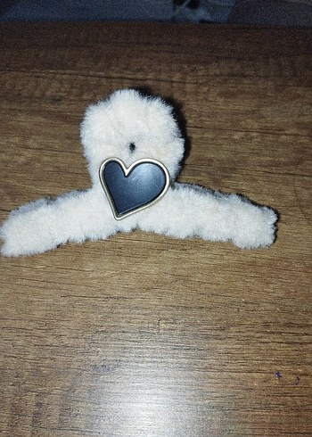 Gri Beyaz Peluş Kalpli Oyuncak
