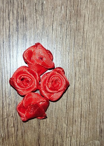 Kırmızı Minik Çiçek - Görsel 3