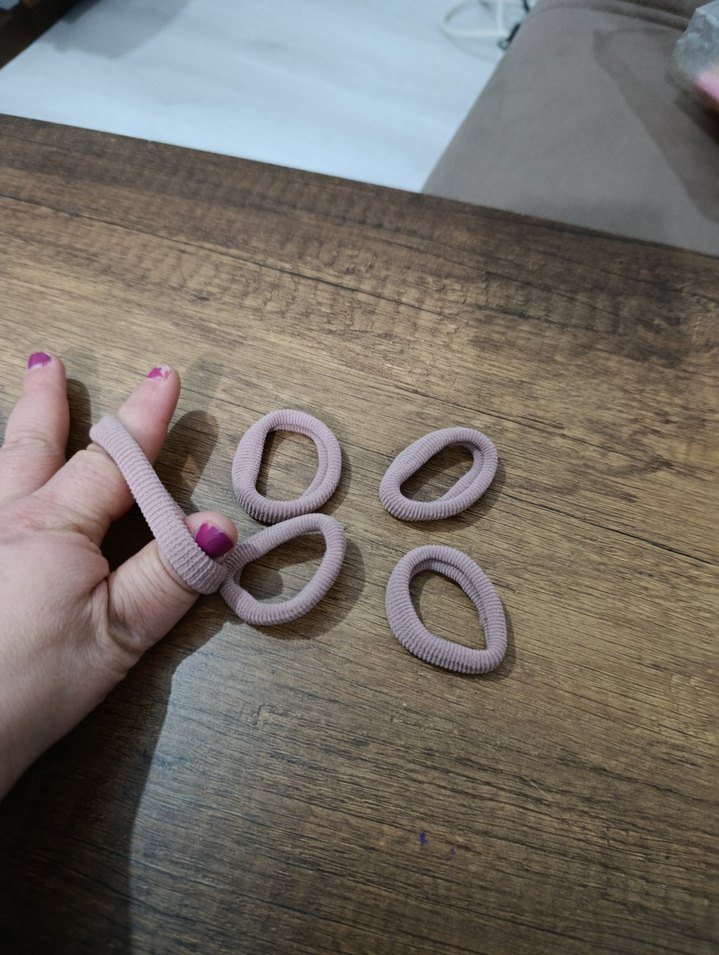 Bej Esnek Çocuk Saç Tokası - Görsel 2