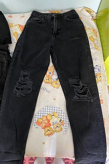 xs Beden siyah Renk STRADIVARIUS SİYAH YIRTIK MOM JEAN