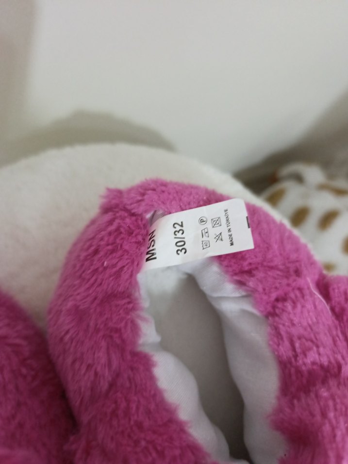 Kızlar için Pembe Nakışlı Peluş Ev Terliği - Görsel 2
