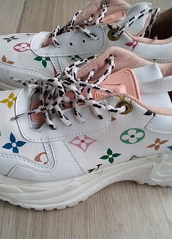 Luis Vuitton sneaker