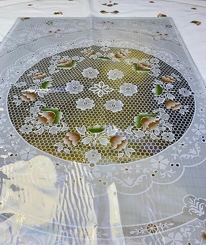 Beden 140*140 cm Şeffaf, Dantel Çiçekli Yuvarlak PVC Muşamba Masası M
