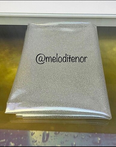 Beden ten rengi Renk 100*140 Gümüş Simli Şeffaf PVC Masa Örtüsü