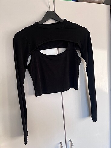 Üst detaylı crop bluz