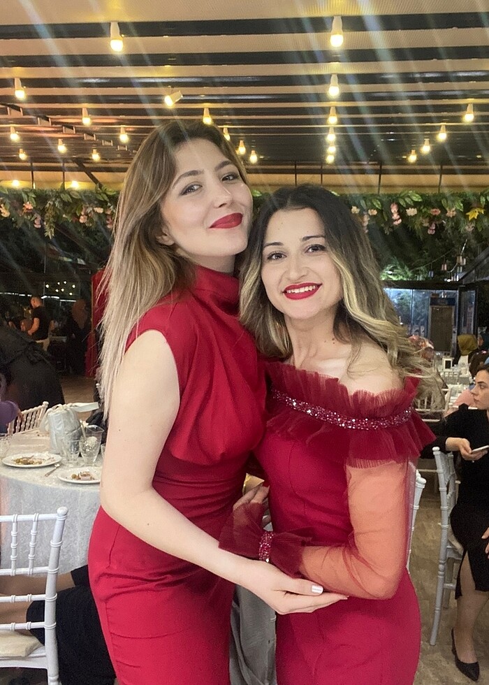 Kuramızı elbise - Görsel 2