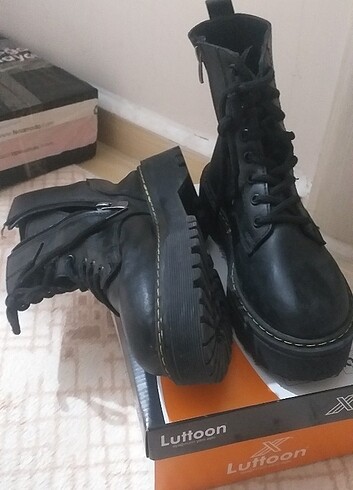 37 Beden siyah Renk Bot ayakabı
