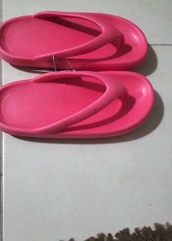Pembe Elastik Bantlı Kadın Terlik