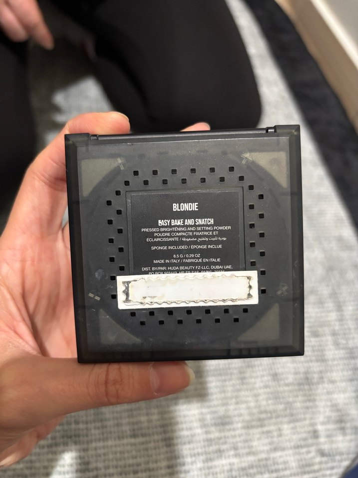 Huda Beauty Easy Bake Pudra - Koyu Bej - Görsel 4