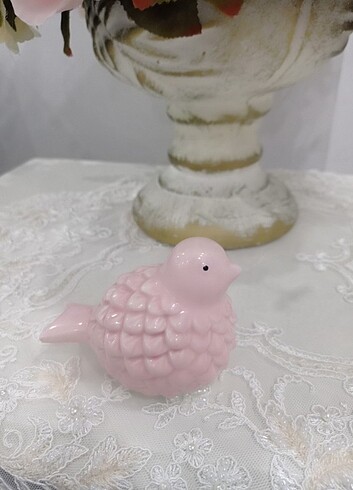 Pembe kuş süs esya sorunu yoktur