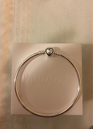 Pandora bileklik 