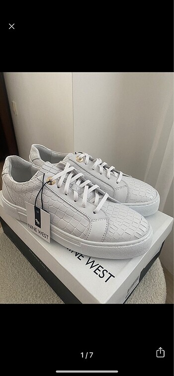 Ninewest sneaker