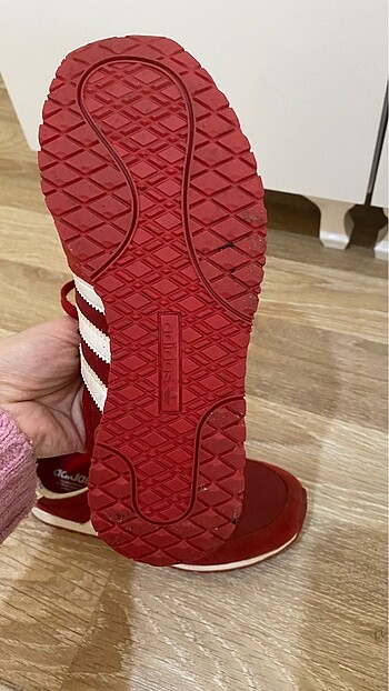 36 Beden kırmızı Renk Adidas ayakkabı