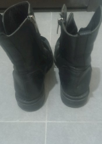 Siyah Bağcıklı Kadın Deri Bot - Görsel 3