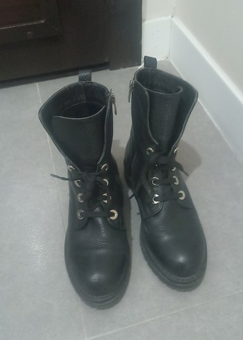 Siyah Bağcıklı Kadın Deri Bot - Görsel 2