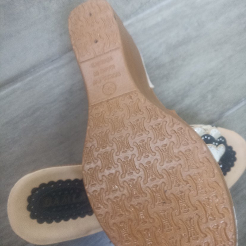 Fiyonklu krem Desenli Kadın Terlik - Görsel 3