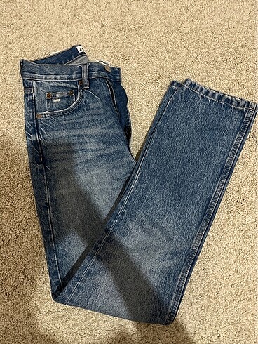 ZARA STRAIGHT JEAN