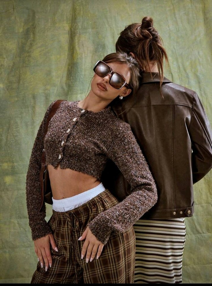 Düğmeli Kısa Kahverengi Kadın Hırka - Görsel 2