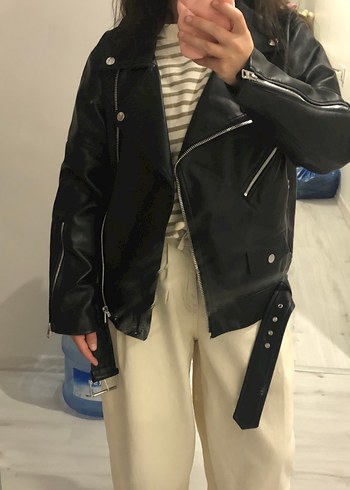 Pull and Bear Siyah Kemerli Deri Ceket
