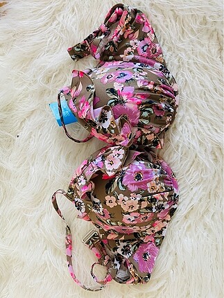 Bikini üstü