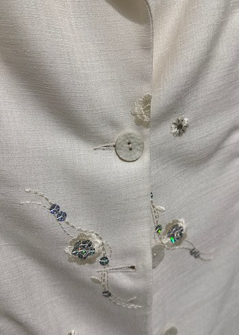 İşlemeli Beyaz Kadın Uzun Ceket - Görsel 3