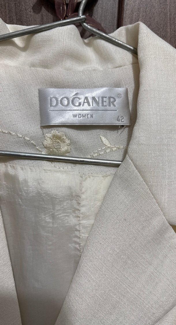 İşlemeli Beyaz Kadın Uzun Ceket - Görsel 2