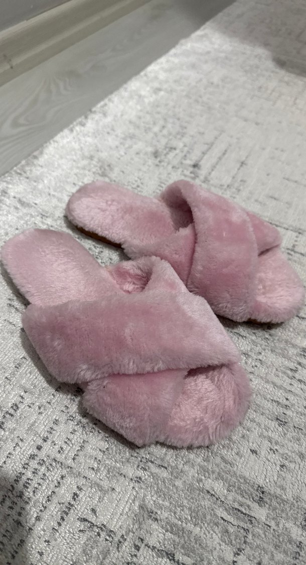 Pembe Peluş Kadın Ev Terliği - Görsel 2